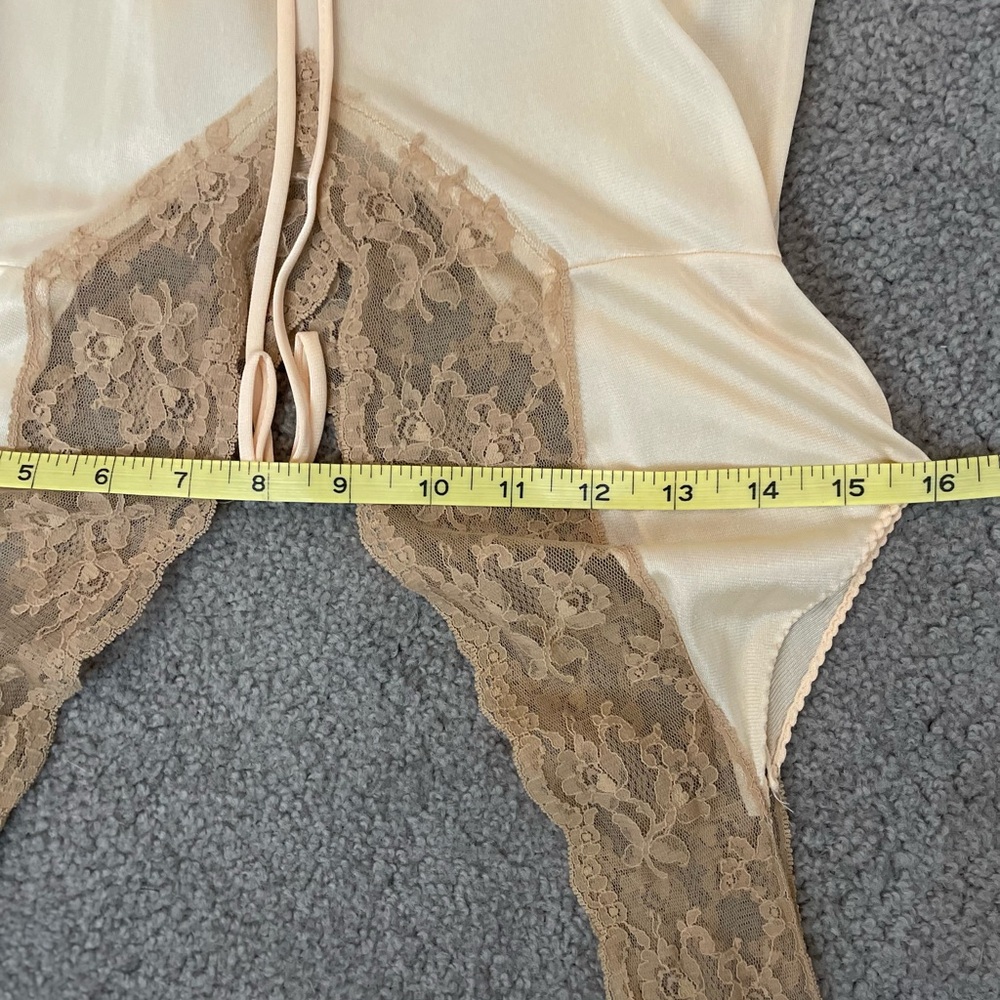Vintage 1970s Lace-Trim Long Chemise Nightgown in Champagne - Picture 10 of 12